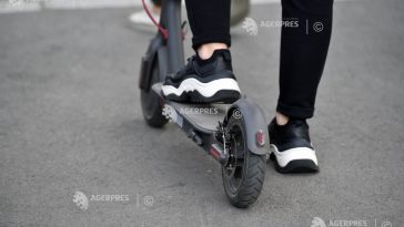Sibiu: Copil de 12 ani rănit după ce s-a izbit cu trotineta electrică de un autoturism, la Șeica Mare