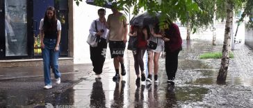 ANM: Averse torențiale și furtuni în 22 de județe din vest, sud-vest și centrul țării pe parcursul zilei de luni