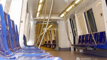 Metrorex a curățat patru trenuri de metrou vandalizate și face apel la călători să semnaleze incidentele