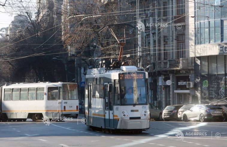 STB: Tramvaiele 21 circulă deviat de peste trei ore din cauza unui blocaj pe Calea Moșilor