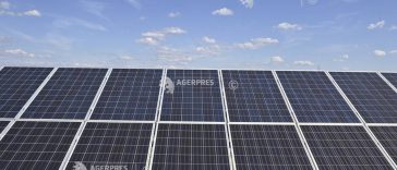 Peste un sfert dintre români au în plan să instaleze sisteme de panouri fotovoltaice în următorul an (sondaj)