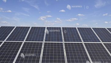 Peste un sfert dintre români au în plan să instaleze sisteme de panouri fotovoltaice în următorul an (sondaj)