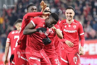 Fotbal: Dinamo a anunțat despărțirea de mijlocașul francez Eddy Gnahore