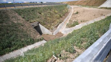 Buzău: Drumurile tehnologice ale A7, folosite de mai mulți șoferi; DRDP avertizează asupra pericolelor