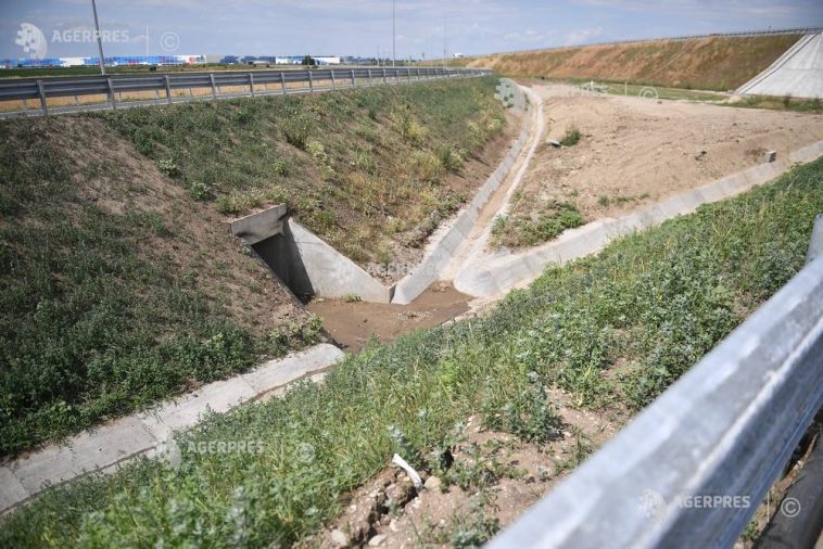 Buzău: Drumurile tehnologice ale A7, folosite de mai mulți șoferi; DRDP avertizează asupra pericolelor