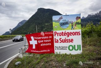 Elvețienii, chemați la urne să se pronunțe cu privire la limitarea populației și la serviciul civil
