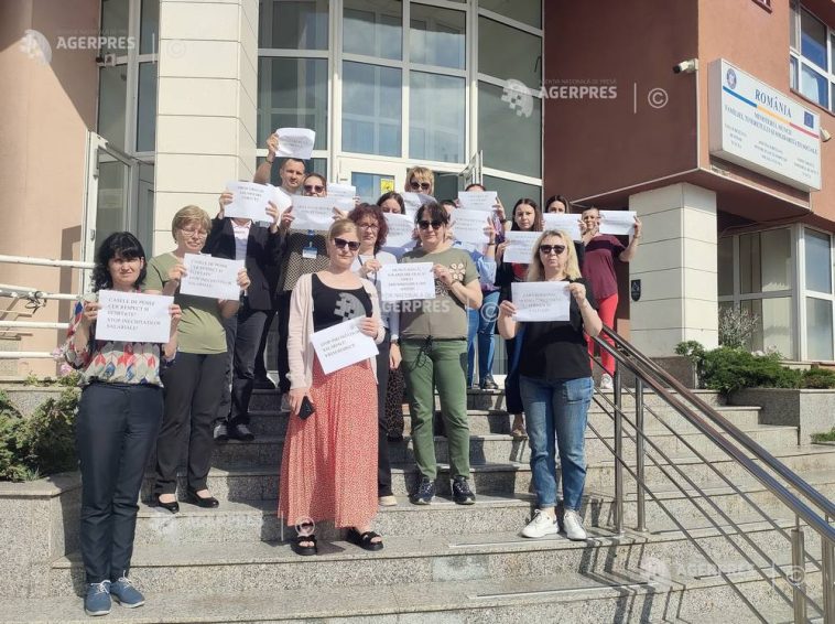 Tulcea: Angajații Casei Județene de Pensii protestează împotriva ‘inechităților salariale’