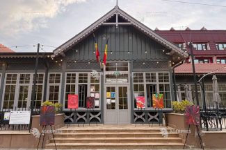 BIBLIOTECA AZI/ Biblioteca din fostul cazinou de la Băile Felix a devenit un reper cultural după renovare
