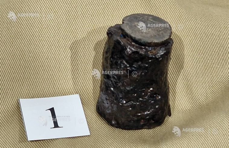 Sibiu: O piesă unică a Muzeului de Istorie prezentată publicului – o ștanță de monede a dacilor din Tilișca (GALERIE FOTO)