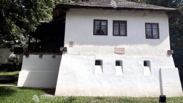 REPORTAJ/Vâlcea: Casa ‘Anton Pann’ – ‘băbuța dintre blocurile comuniste’ ce spune povestea compozitorului imnului național