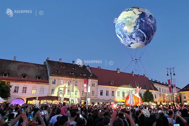 FITS 2026/Câteva zeci de mii de spectatori la concertul dirijat de Cristian Măcelaru și spectacolele de acrobație și cu drone