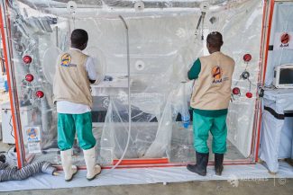 Cazurile de Ebola din RDC depășesc pragul de 1.000, cu peste 250 de decese