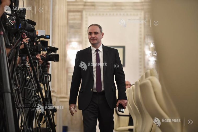 Nazare: Am avut o discuție cu guvernatorul Isărescu; am decis să rămân