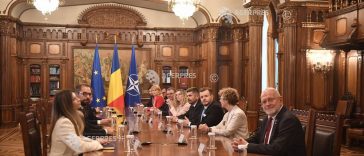 Consultări la Cotroceni/Președintele discută cu reprezentanții parlamentarilor neafiliați