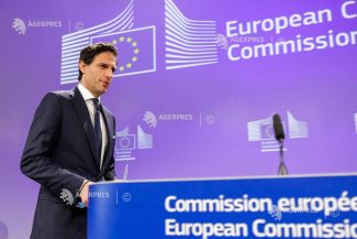Wopke Hoekstra: Vânzările spectaculoase de vehicule electrice slăbesc presiunile pentru standarde mai reduse de mediu