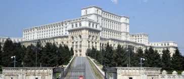 Camera Deputaților/Un defibrilator automat – amplasat în incinta Palatului Parlamentului