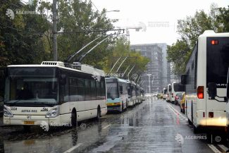 Circulația unor mijloace de transport public este afectată în mai multe zone din București, marți seara
