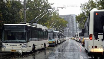 Circulația unor mijloace de transport public este afectată în mai multe zone din București, marți seara