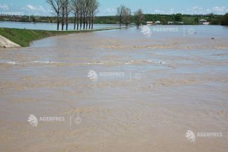 INHGA: Risc de inundații pe râuri din 14 județe