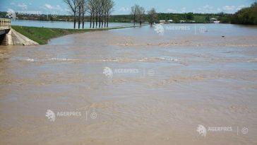 INHGA: Risc de inundații pe râuri din 14 județe