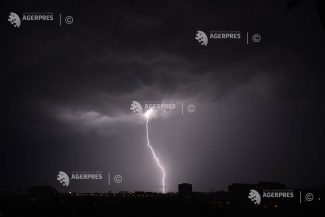 Meteo București: Instabilitate atmosferică accentuată, averse și intensificări ale vântului, până vineri seara