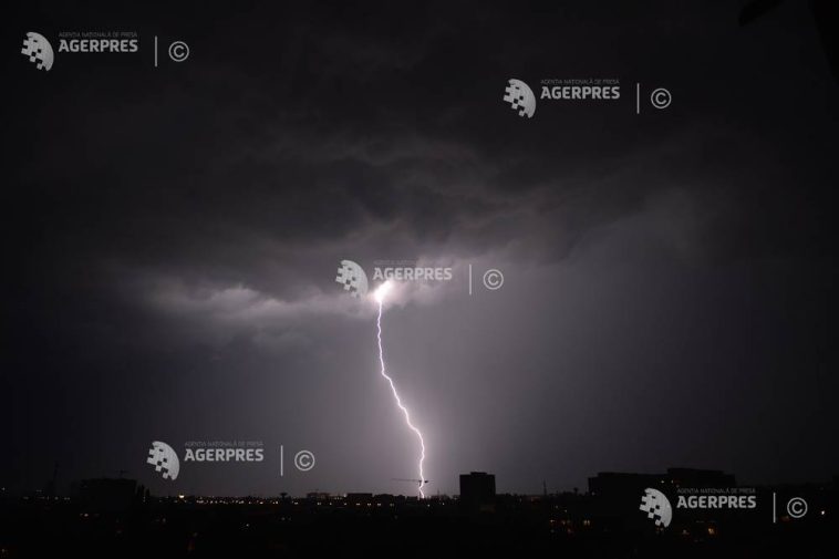 Meteo București: Instabilitate atmosferică accentuată, averse și intensificări ale vântului, până vineri seara
