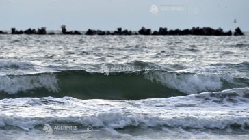 Tulcea: Evacuarea persoanelor de pe plajele de la Marea Neagră a fost sistată
