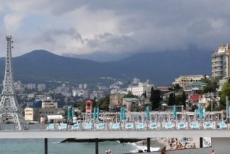”Situaţie de urgenţă” în Crimeea, în urma unor atacuri ale Kievului care au cauzat penurii de carburant şi electricitate. Măsura vizează să impună restricţii populaţiei locale. SBU anunţă că a lovit două nave şi sisteme de apărare aeriană la Kerci