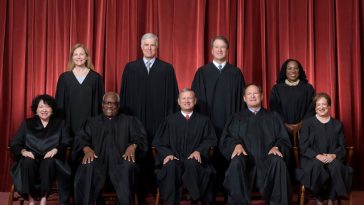 Curtea Supremă dă două decizii favorabile lui Trump în materie de imigraţie: administraţia poate reintroduce politica restrictivă faţă de solicitanţii de azil la graniţe şi poate pune capăt protecţiei juridice acordate haitienilor şi sirienilor