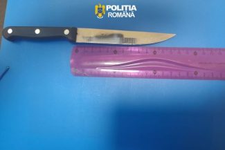 Bărbat din judeţul Buzău, prins cu un cuţit într-un tren de călători/ El a atras atenţia întrucât nu avea bilet, consuma alcool şi fuma printre pasageri