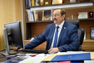 Rectorul Politehnicii Iaşi, senator PSD, pe un grup intern de partid: Astăzi 220 de studenţi din universitatea noastră s-au înscris în partidul nostru / Explicaţii: Nu fac propagandă politică în universitate şi nu am nicio legătură cu înscrierile