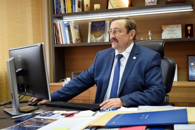 Rectorul Politehnicii Iaşi, senator PSD, pe un grup intern de partid: Astăzi 220 de studenţi din universitatea noastră s-au înscris în partidul nostru / Explicaţii:  Nu fac propagandă politică în universitate şi nu am nicio legătură cu înscrierile