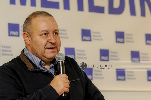 Daniel Fenechiu (PNL) anunţă că la şedinţa conducerii partidului se va discuta despre o posibilă sesizare a Curţii Constituţionale, în urma desemnării lui Veştea premier: Încălcarea Constituţiei este cât se poate de evidentă