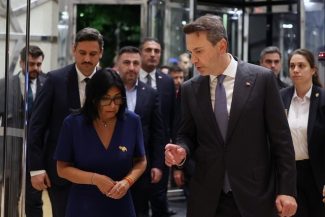 Preşedinta interimară venezueleană Delcy Rodriguez urmează să se întâlnească cu Recep Tayyip Erdogan într-o vizită-surpriză în Turcia, după o vizită de cinci zile în India