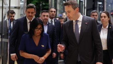 Preşedinta interimară venezueleană Delcy Rodriguez urmează să se întâlnească cu Recep Tayyip Erdogan într-o vizită-surpriză în Turcia, după o vizită de cinci zile în India