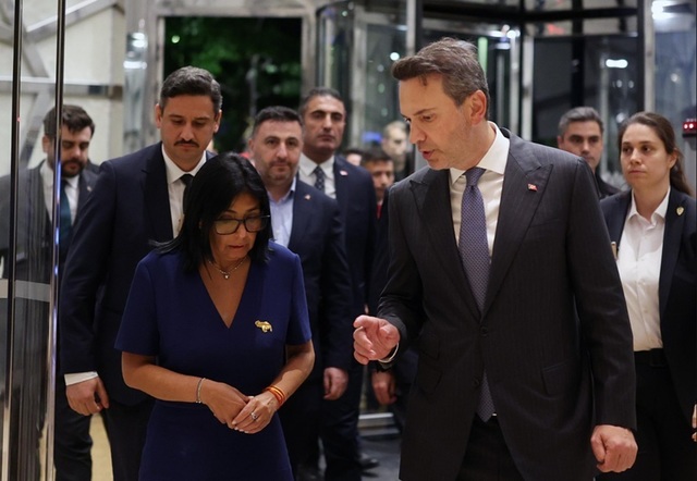 Preşedinta interimară venezueleană Delcy Rodriguez urmează să se întâlnească cu Recep Tayyip Erdogan într-o vizită-surpriză în Turcia, după o vizită de cinci zile în India