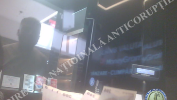 Poliţişt din cadrul IPJ Buzău, arestat preventiv pentru luare de mită / El este acuzat de DNA că a pretins 15.000 de euro, pentru a ajuta un martor din dosar să formuleze un denunţ, indicându-i o persoană ce ar fi urmat să comită o faptă penală