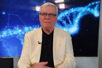 Prof. dr. Petre Brătilă: Eu le spun pacientelor: este ca şi cum aţi mânca cozonac, în loc de pâine neagră. Prin asta pot să sumarizez cam ce înseamnă avantajele chirurgiei robotice, în primul rând pentru pacientă