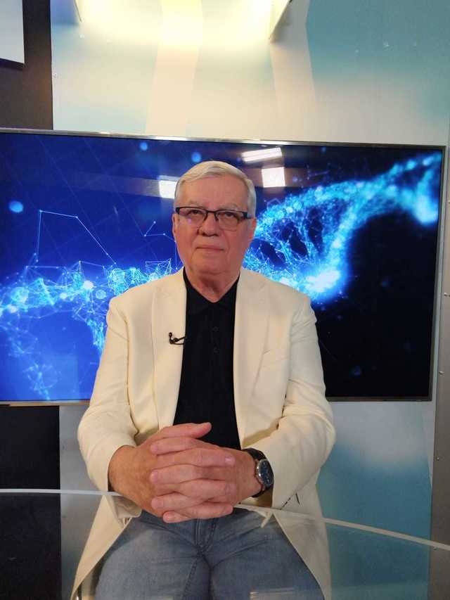Prof. dr. Petre Brătilă: Eu le spun pacientelor: este ca şi cum aţi mânca cozonac, în loc de pâine neagră. Prin asta pot să sumarizez cam ce însemană avantajele chirurgiei robotice, în primul rând pentru pacientă