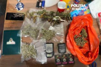 Timişoara: Cinci persoane, arestate preventiv pentru trafic de droguri după ce au vândut diferite cantităţi de canabis, cocaină şi N-Etilpentedronă