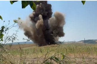 Fragmente de dronă, găsite într-o localitate din Tulcea / Specialiştii au confirmat că acestea aveau o încărcătură explozivă / Fragmentele au fost detonate în siguranţă – FOTO, VIDEO