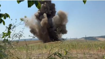 Fragmente de dronă, găsite într-o localitate din Tulcea / Specialiştii au confirmat că acestea aveau o încărcătură explozivă / Fragmentele au fost detonate în siguranţă – FOTO, VIDEO