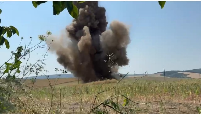 Fragmente de dronă, găsite într-o localitate din Tulcea / Specialiştii au confirmat că acestea aveau o încărcătură explozivă / Fragmentele au fost detonate în siguranţă – FOTO, VIDEO