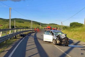Grav accident rutier pe DN1F, în judeţul Cluj, unde o motocicletă a intrat în coliziune cu un autoturism