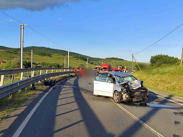 Grav accident rutier pe DN1F, în judeţul Cluj, unde o motocicletă a intrat în coliziune cu un autoturism