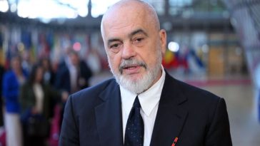 „Dacă nu era vorba de Jared, nu le-ar fi păsat câtuşi de puţin”. Prim-ministrul Albaniei apără complexul turistic al ginerelui  lui Trump, contestat de protestatari. El dă vina pe Iran pentru dezinformare