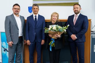Cea mai performantă aeronavă din dotarea TAROM, un Boeing 737 MAX, primeşte numele “Mircea Lucescu” / Răzvan Lucescu: Un omagiu pe care familia noastră îl primeşte cu emoţie şi recunoştinţă