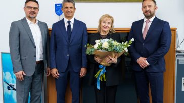 Cea mai performantă aeronavă din dotarea TAROM, un Boeing 737 MAX, primeşte numele “Mircea Lucescu” / Răzvan Lucescu: Un omagiu pe care familia noastră îl primeşte cu emoţie şi recunoştinţă