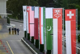 Iranul vrea să păstreze controlul Strâmtorii Ormuz, după încheierea rundei de negocieri, inclusiv tehnice, cu SUA în Elveţia. Acord în vederea deblocării unor active de 12 mld. $ în două tranşe. Teheranul nu confirmă că a acceptat să primească din nou ins