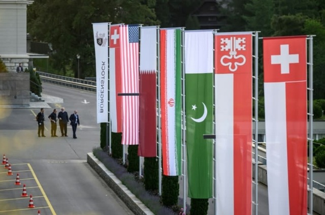 Iranul vrea să păstreze controlul Strâmtorii Ormuz, după încheierea rundei de negocieri, inclusiv tehnice, cu SUA în Elveţia. Acord în vederea deblocării unor active de 12 mld. $ în două tranşe. Teheranul nu confirmă că a acceptat să primească din nou ins